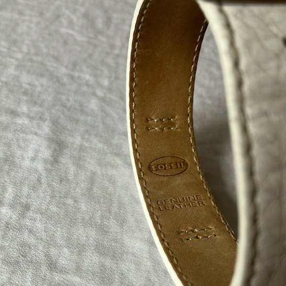 Fossil: White Leather Bracelet- Silver Tone Butterfly Accent - Picture 10 of 16